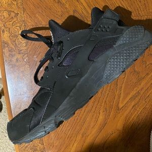 Triple Black Nike Air Huarache